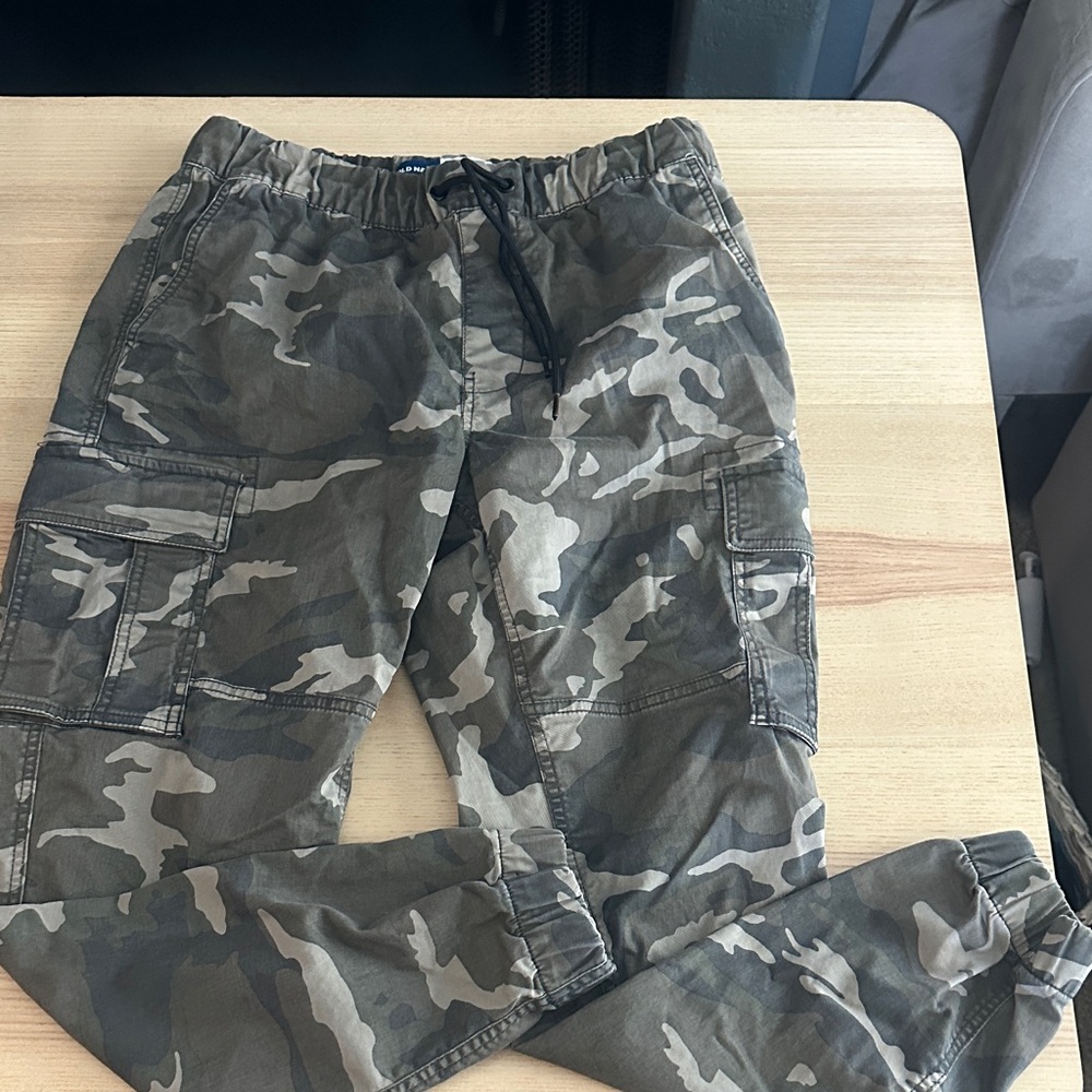 Old Navy Camo Modern Jogger Pants in Olive and Khaki size M
